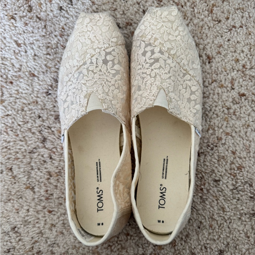 TOMS Women's Beige Lace Flats